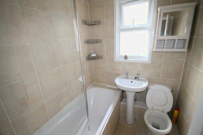 2 Bedroom Apartment To Rent In Turners Hill Cheshunt Waltham Cross, EN8