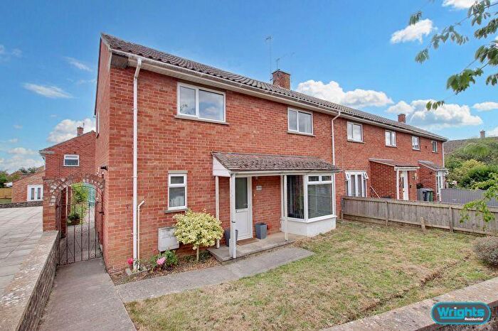 3 Bedroom Terraced House For Sale In College Road, Trowbridge, BA14