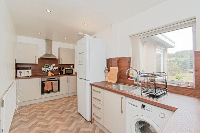 3 Bedroom Semi-Detached House For Sale In Park Road, Castleford, WF10