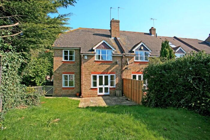 4 Bedroom Semi-Detached House To Rent In Balmoral Gardens Windsor, SL4