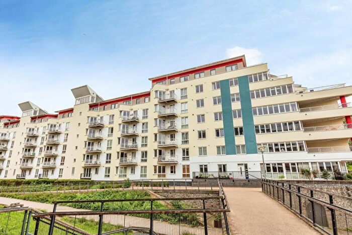 2 Bedroom Flat For Sale In The Crescent, Hannover Quay, Bristol, BS1