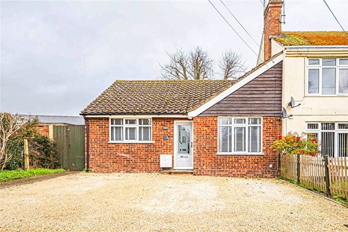2 Bedroom Bungalow For Sale In St. Giles Close, Totternhoe, Central Bedfordshire, LU6
