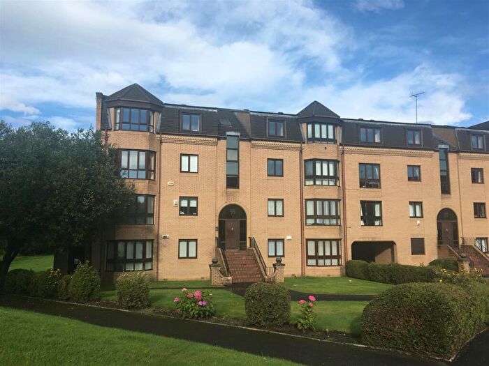 3 Bedroom Flat To Rent In Hughenden Lane West End Glasgow, G12