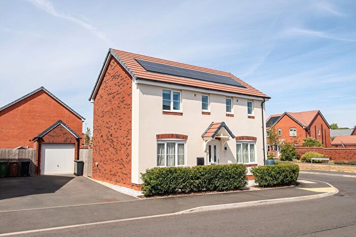 3 Bedroom Detached House For Sale In Westcott Way, Pershore, WR10