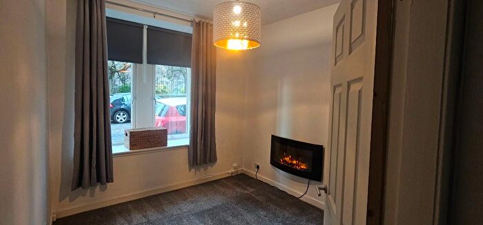2 Bedroom Flat To Rent In Crescent Street, Stobswell, Dundee, DD4