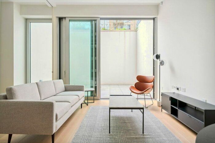 2 Bedroom Flat To Rent In Lillie Square, London, SW6