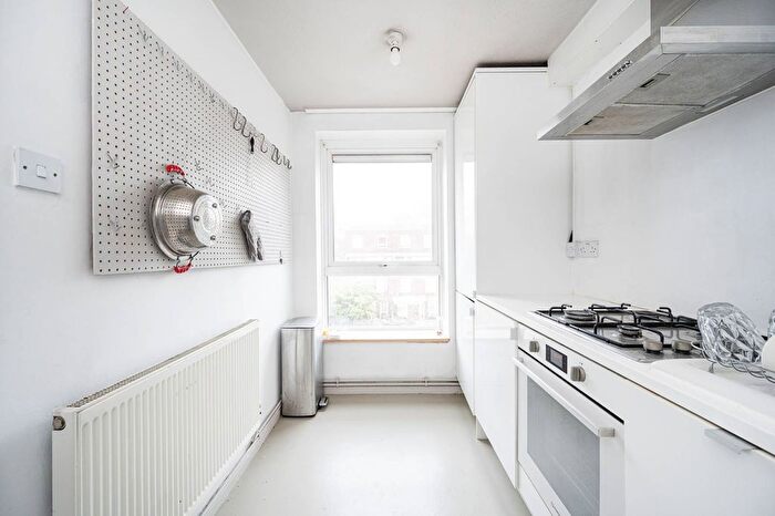 1 Bedroom Flat To Rent In Lansdowne Drive, London Fields, London, E8