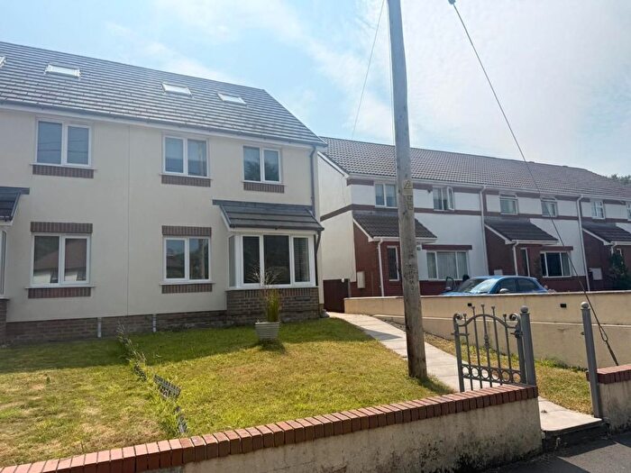 4 Bedroom Semi-Detached House To Rent In Heol Y Foel, Foelgastell, Llanelli, SA14