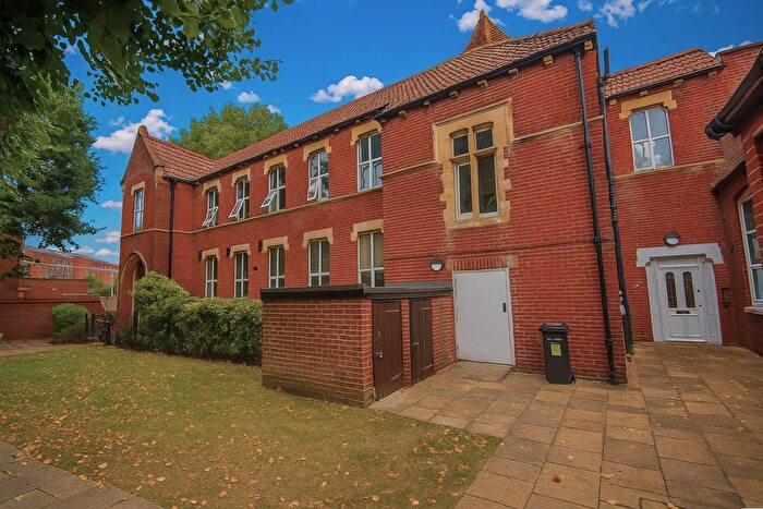 1 Bedroom Flat To Rent In Old Commercial Road, Portsmouth, Hampshire, PO1