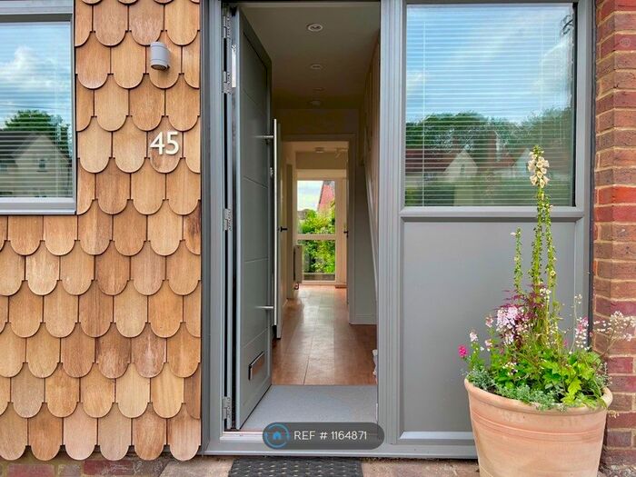 3 Bedroom Semi-Detached House To Rent In Park Road, Tring, HP23