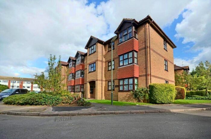 1 Bedroom Flat To Rent In Mangles Road, Stoke, GU1