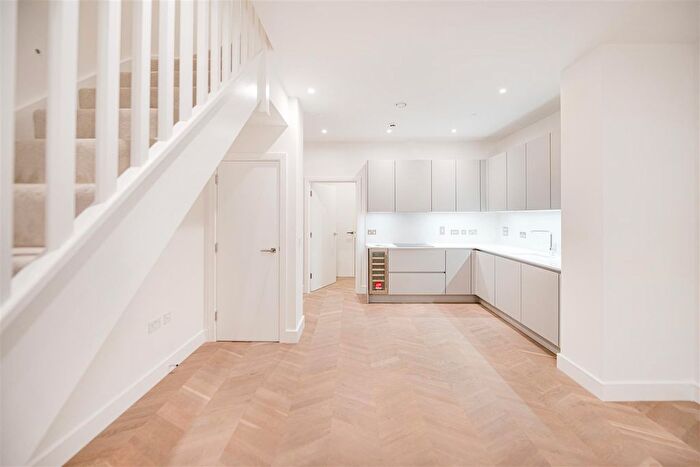 4 Bedroom Town House To Rent In Handley Drive, Kidbrooke, SE3