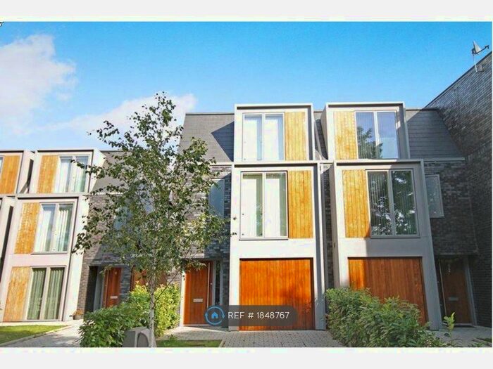 3 Bedroom Semi-Detached House To Rent In Greenfield Place, Hayes, UB3