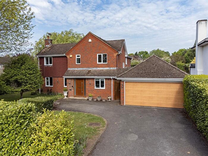 4 Bedroom Detached House For Sale In Hawsley Road, Harpenden, AL5