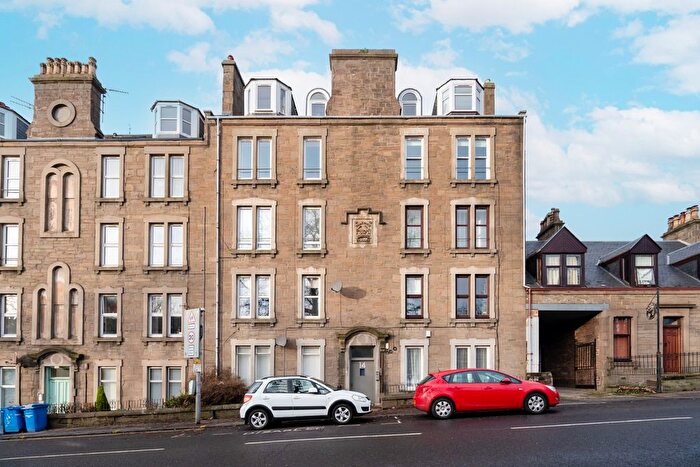 2 Bedroom Flat To Rent In Forfar Road, Dundee, Angus, DD4