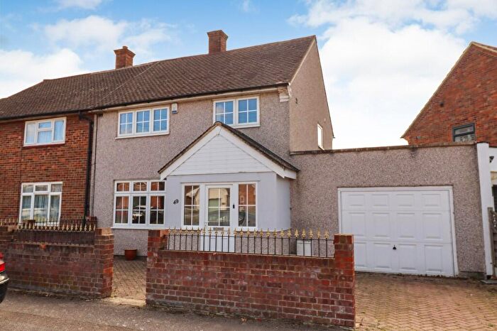 3 Bedroom Semi-Detached House For Sale In Fulbrook Lane, South Ockendon, RM15