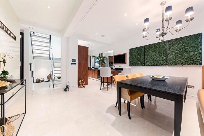 3 Bedroom Mews To Rent In Pavilion Road, Knightsbridge, London, SW1X