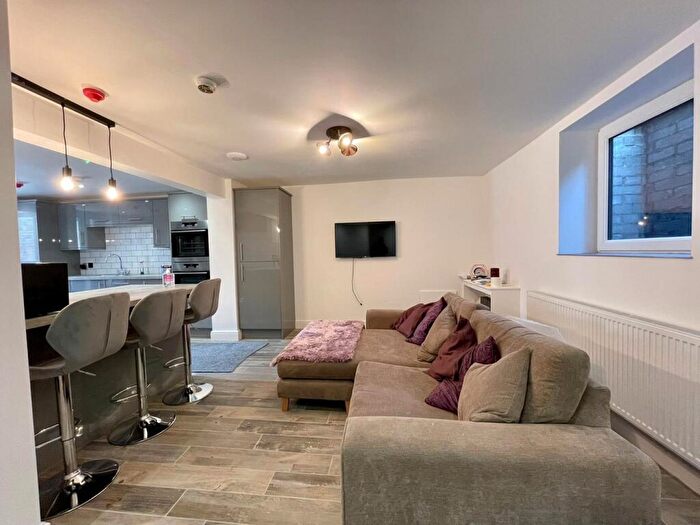 4 Bedroom House To Rent In Park Avenue, Manchester, M27