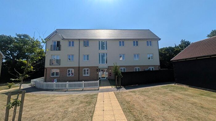 2 Bedroom Flat For Sale In Legg Close, Braintree, CM7