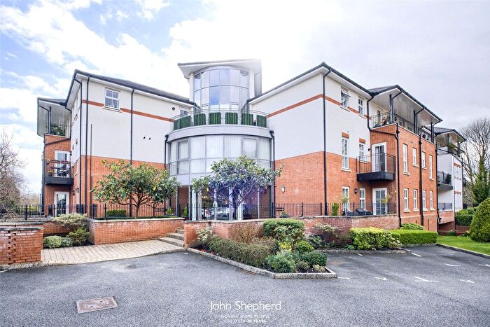 2 Bedroom Flat To Rent In Warwick Road, Knowle, Solihull, West Midlands, B93