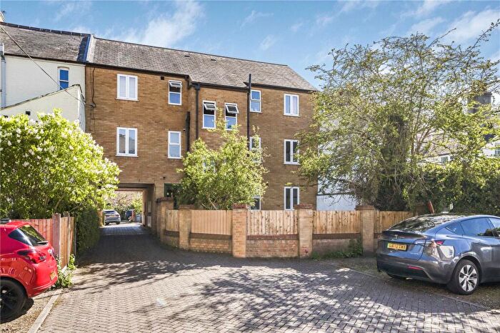 1 Bedroom Apartment For Sale In Marlborough Road, Grandpont, OX1