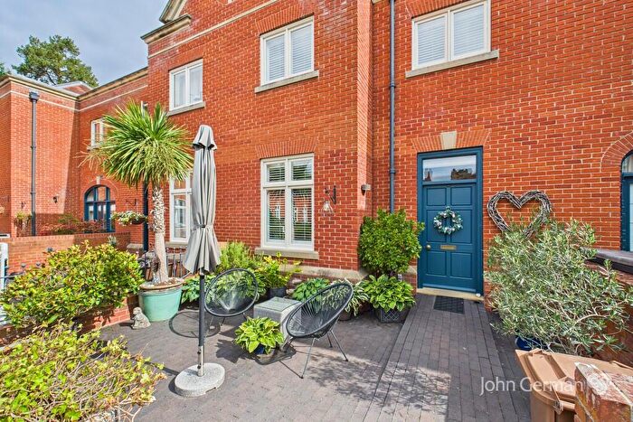 3 Bedroom Mews For Sale In Carnarvon Court, Bretby, DE15