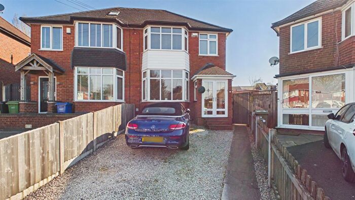3 Bedroom Semi Detached House For Sale In Westbourne Road, Halesowen, B62