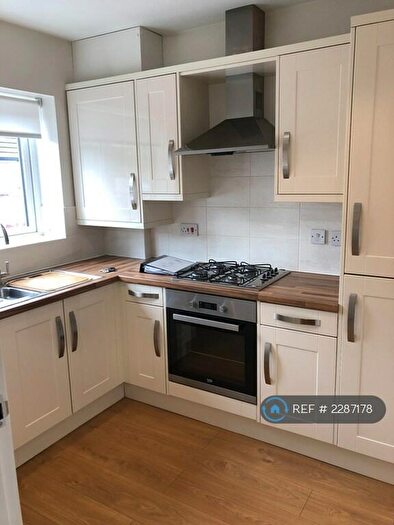 3 Bedroom Semi-Detached House To Rent In Rossington, Doncaster, DN11