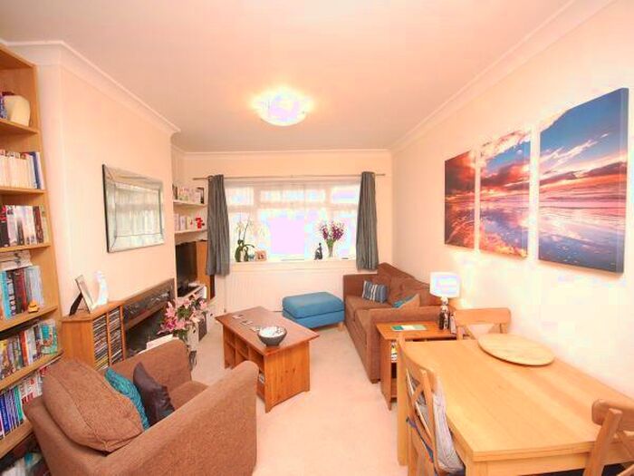 2 Bedroom Apartment To Rent In Basing Way, Finchley, London, N3