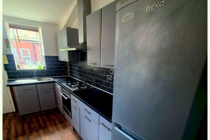 6 Bedroom Terraced House To Rent In Estcourt Terrace, Leeds, West Yorkshire, LS6