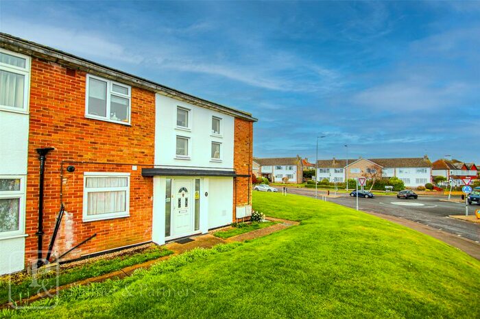 2 Bedroom Flat To Rent In Holland Road, Clacton-On-Sea, Essex, CO15