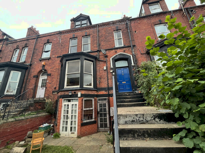 11 Bedroom Terraced House To Rent In Regent Park Terrace, Leeds, West Yorkshire, LS6