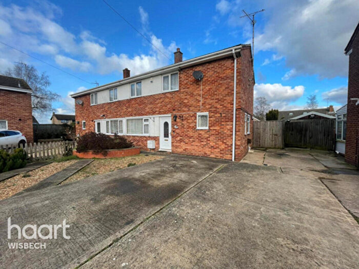 3 Bedroom Semi-Detached House For Sale In Ingle Road, Elm, PE14