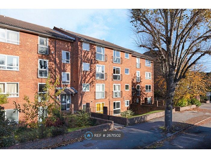 2 Bedroom Flat To Rent In Berrylands, Surbiton, KT5