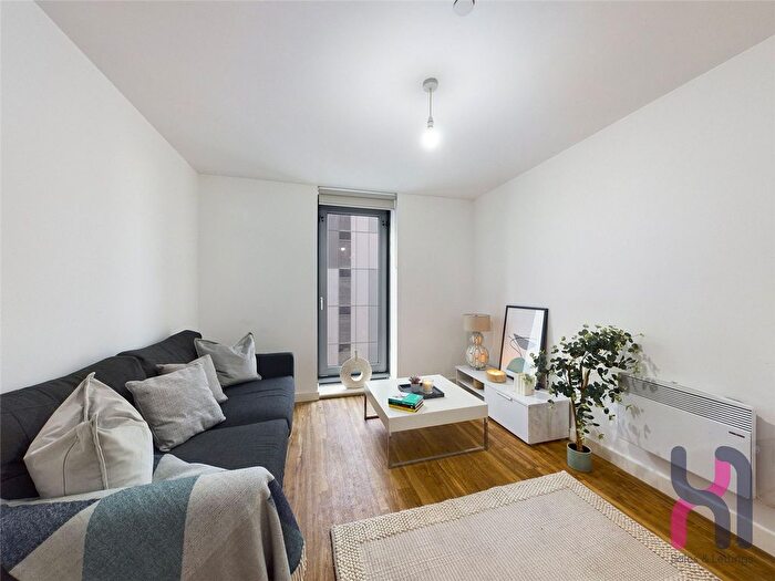 1 Bedroom Flat To Rent In Michigan Point Tower A, Michigan Avenue, M50