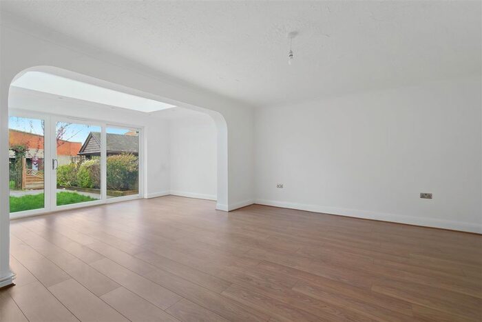 4 Bedroom Property To Rent In Fairlawn Close, Hanworth, Feltham, TW13