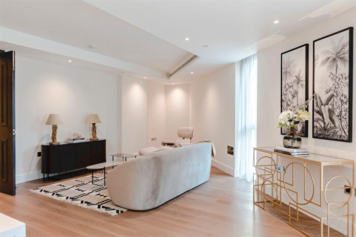 2 Bedroom Flat To Rent In Warwick Lane, London, W14