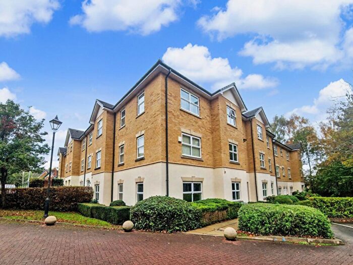 2 Bedroom Apartment To Rent In Hampstead Drive, Whitefield, M45