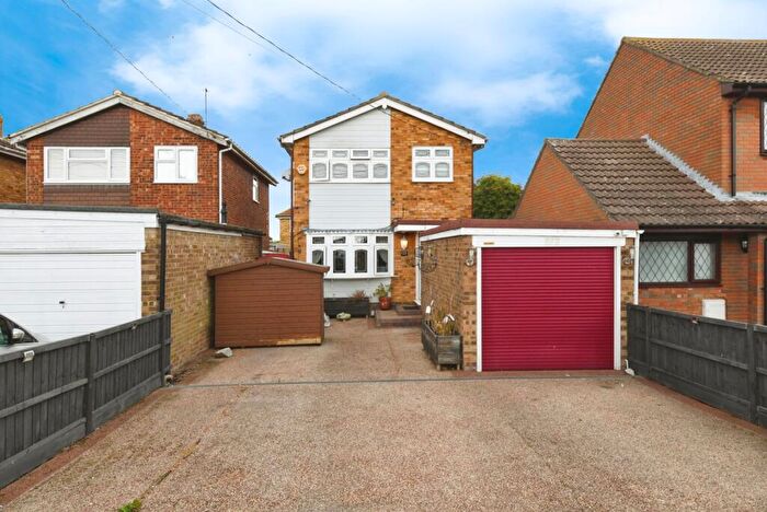 3 Bedroom Detached House For Sale In Central Avenue, Canvey Island, Essex, SS8