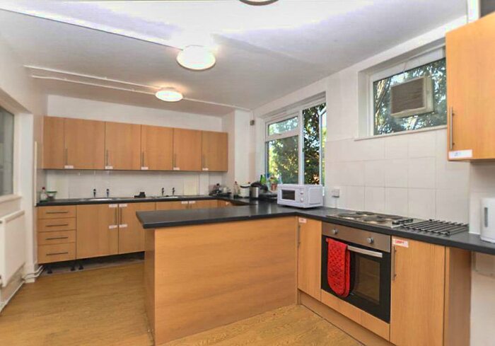 1 Bedroom Private Hall To Rent In Room Martindale Court Redlands Road, RG1