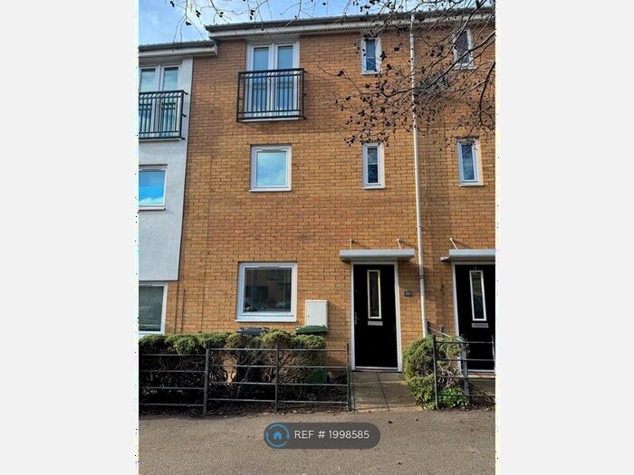 4 Bedroom Terraced House To Rent In Lakeview Way, Hampton Centre, Peterborough, PE7