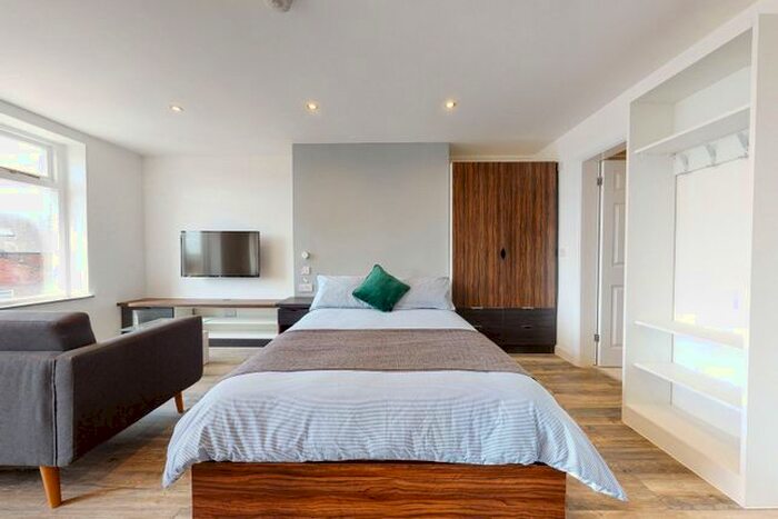Studio To Rent In Hyde Terrace, Leeds, LS2