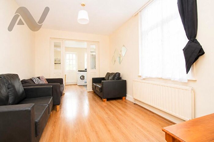 4 Bedroom Terraced House To Rent In Ashfield Road, Manor House, London, N4
