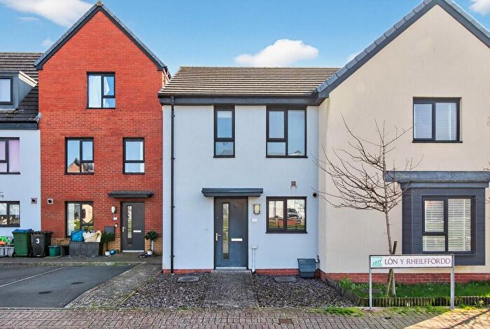 2 Bedroom Semi Detached House To Rent In Lon Y Rheilffordd, Barry, CF62