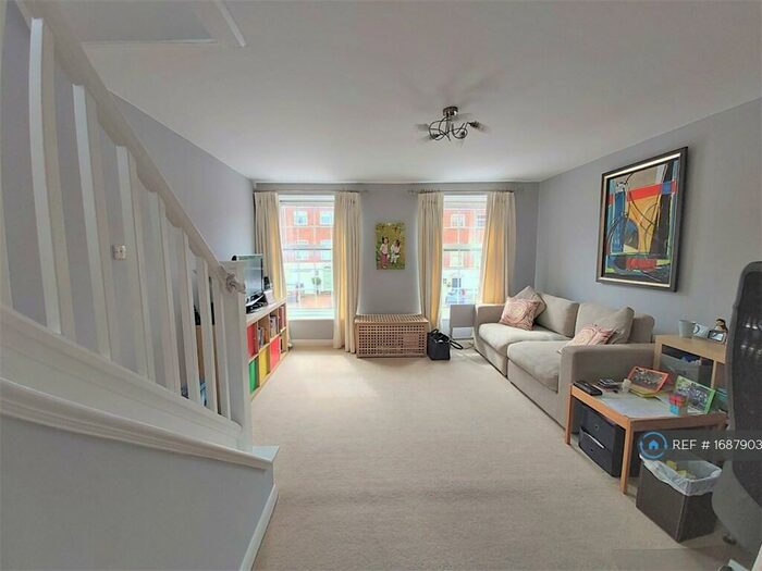 3 Bedroom End Of Terrace House To Rent In Blenheim Gardens, Kingston Upon Thames, KT2
