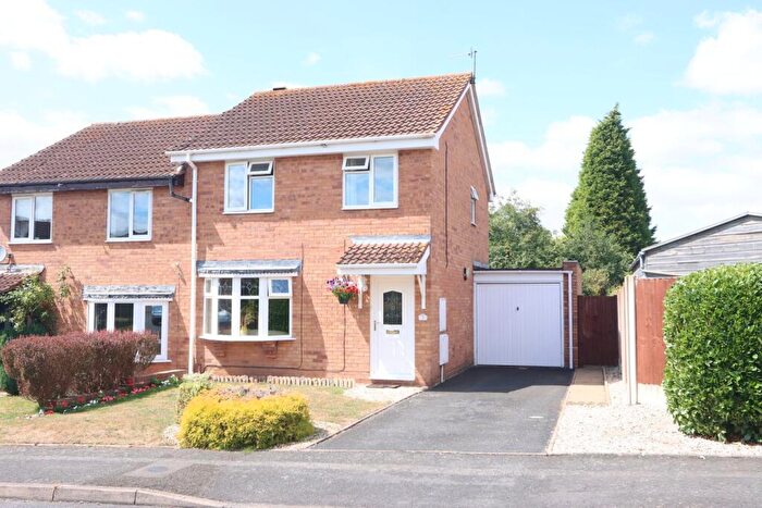 3 Bedroom Semi-Detached House For Sale In Redstart Avenue, Kidderminster, DY10