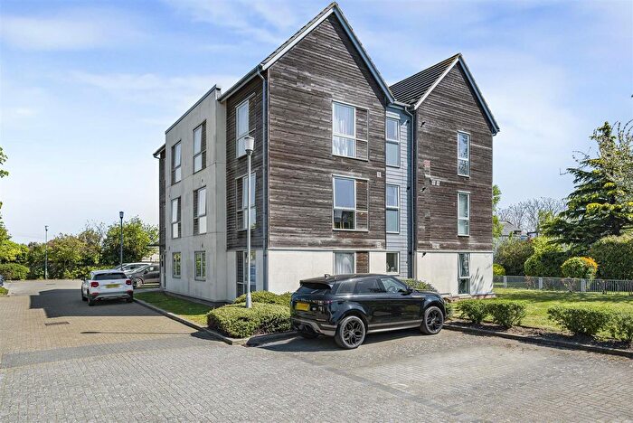2 Bedroom Flat For Sale In Dulcie Close, Greenhithe, Kent, DA9