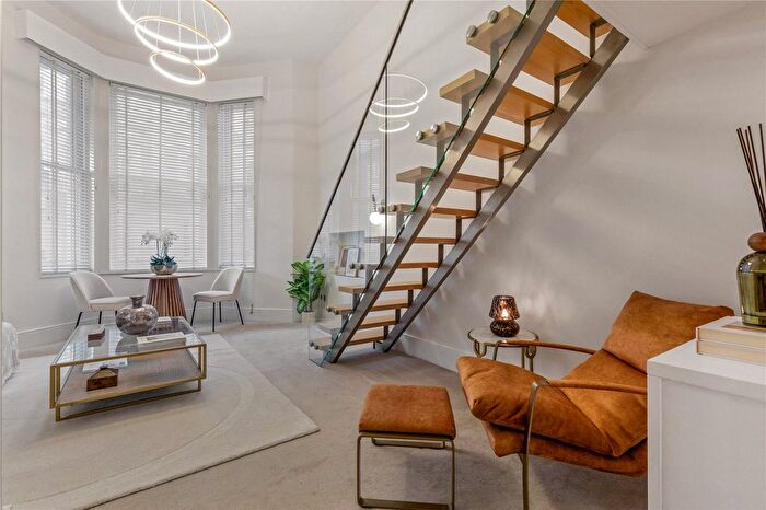 1 Bedroom Flat For Sale In De Vere Gardens, Kensington, London, W8