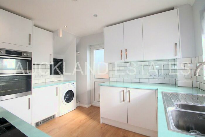 3 Bedroom Semi-Detached House To Rent In Colesdale, Cuffley, EN6