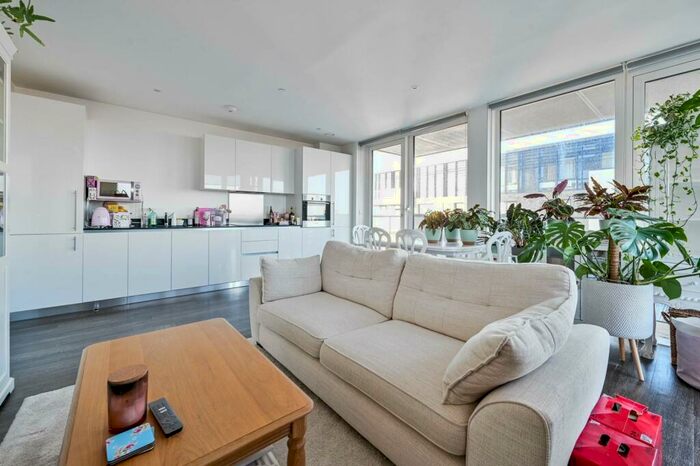 2 Bedroom Flat To Rent In Victory Parade, Woolwich, London, SE18